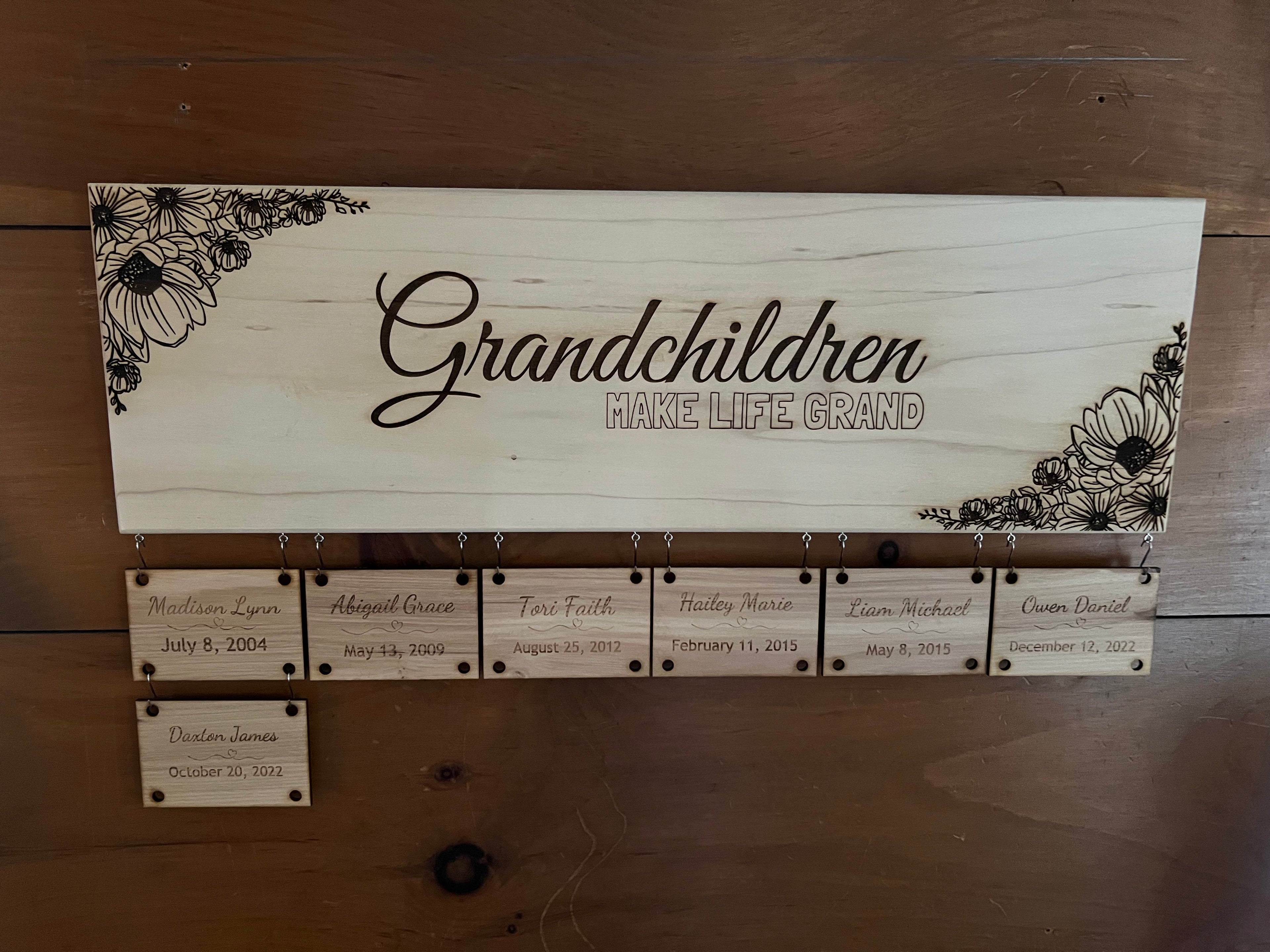 Personalized “Grandchildren Make Life Grand” Hanging Sign – Custom Grandkids Name & Birthdate Family Sign